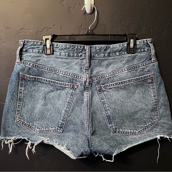 Madewell relaxed denim shorts Size: 30 Color: blue - Picture 4 of 11